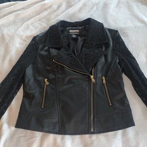 Leather jacket with lace zipper sleeves